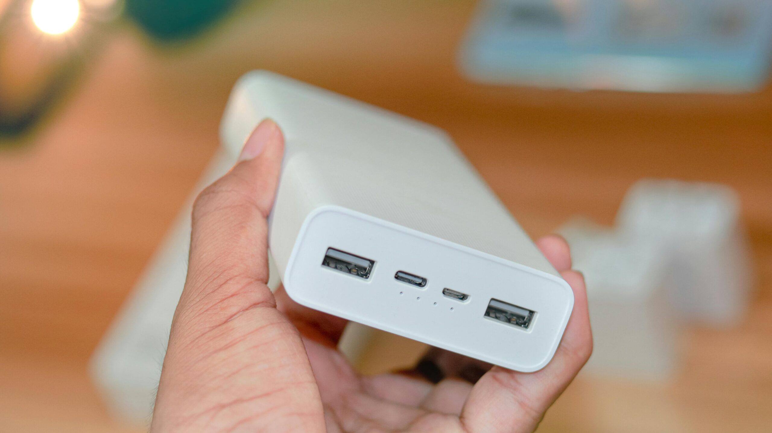 pexels-itsemshuvo-4812315 Baseus • PowerBank • 24,000mAh • 140W